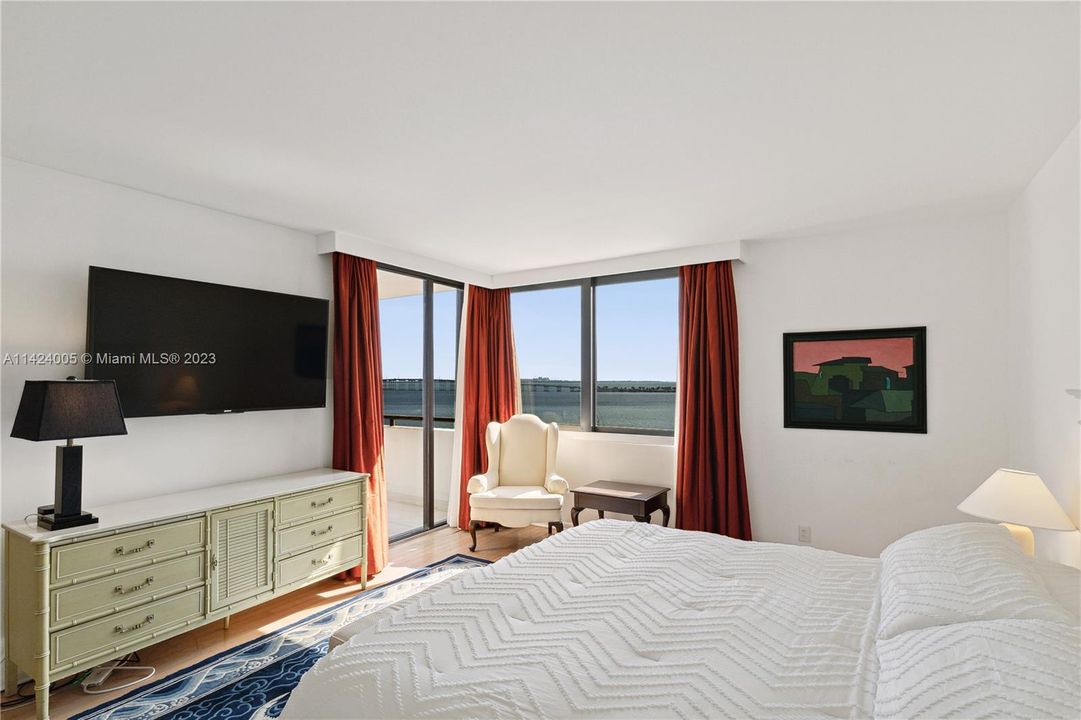 Recently Sold: $1,250,000 (2 beds, 2 baths, 1795 Square Feet)