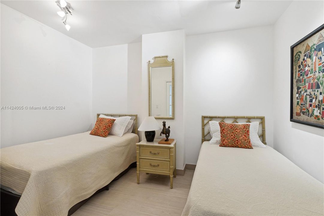 Recently Sold: $1,250,000 (2 beds, 2 baths, 1795 Square Feet)