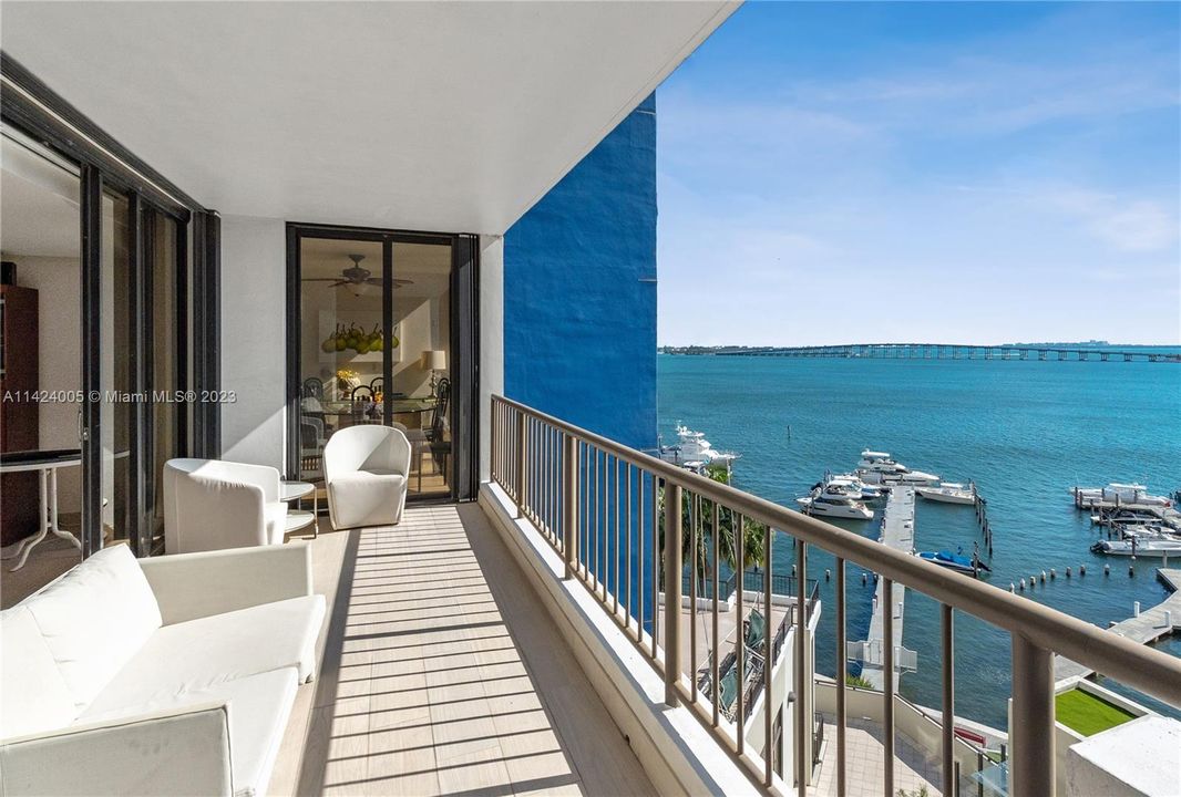 Recently Sold: $1,250,000 (2 beds, 2 baths, 1795 Square Feet)