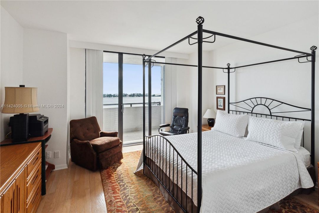 Recently Sold: $1,250,000 (2 beds, 2 baths, 1795 Square Feet)