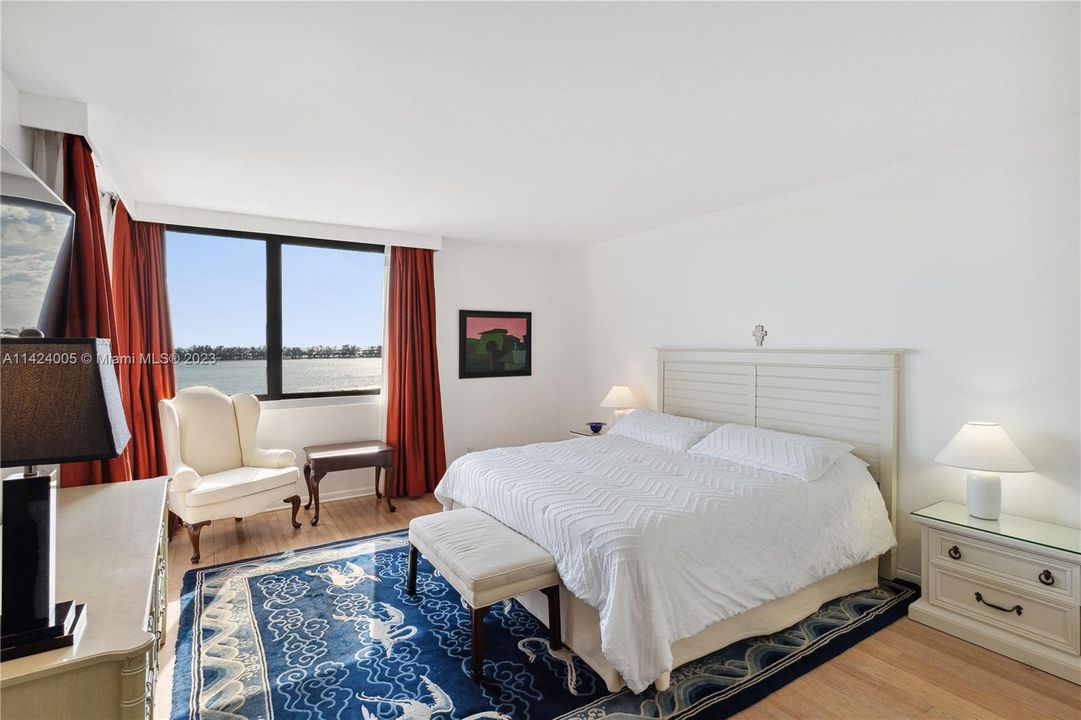 Recently Sold: $1,250,000 (2 beds, 2 baths, 1795 Square Feet)