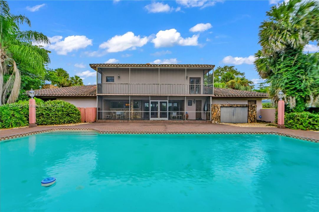 For Sale: $4,750,000 (4 beds, 3 baths, 5165 Square Feet)