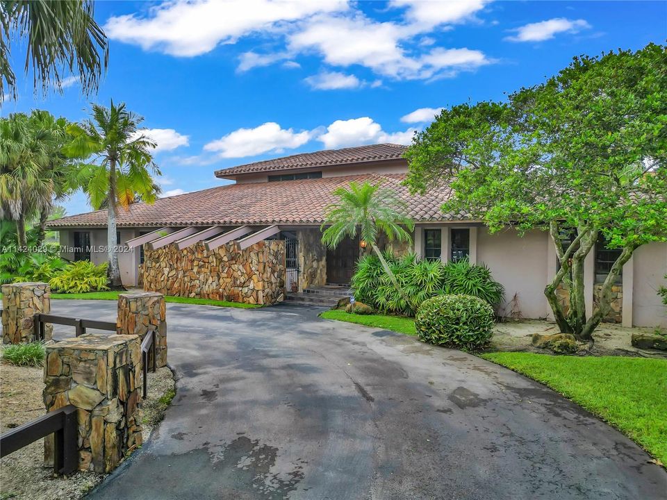 For Sale: $4,750,000 (4 beds, 3 baths, 5165 Square Feet)