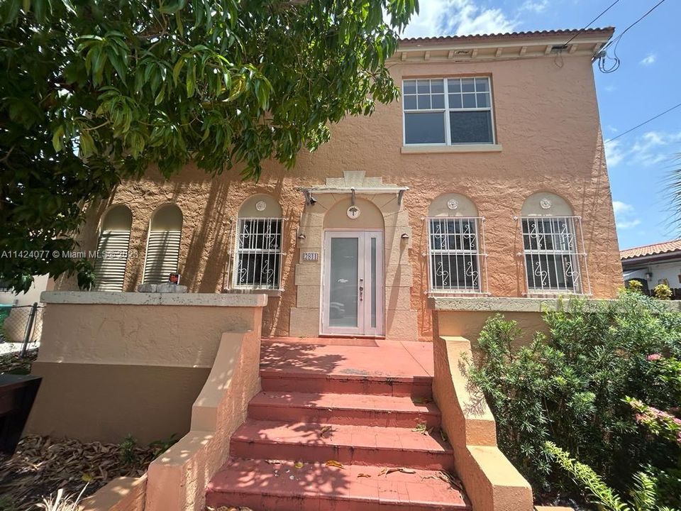 Недавно арендовано: $3,800 (5 спален, 2 ванн, 3588 Квадратных фут)