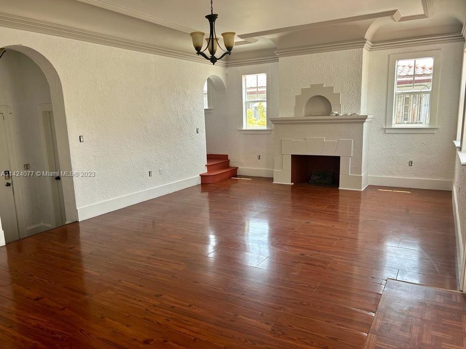 Недавно арендовано: $3,800 (5 спален, 2 ванн, 3588 Квадратных фут)