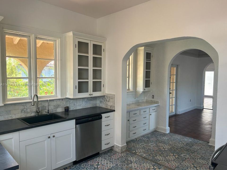 Недавно арендовано: $3,800 (5 спален, 2 ванн, 3588 Квадратных фут)