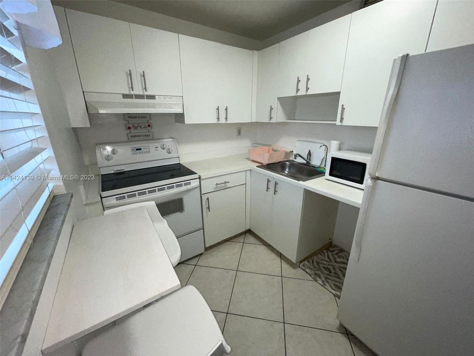 Recently Rented: $2,200 (2 beds, 1 baths, 707 Square Feet)