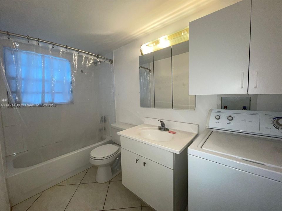 Recently Rented: $2,200 (2 beds, 1 baths, 707 Square Feet)