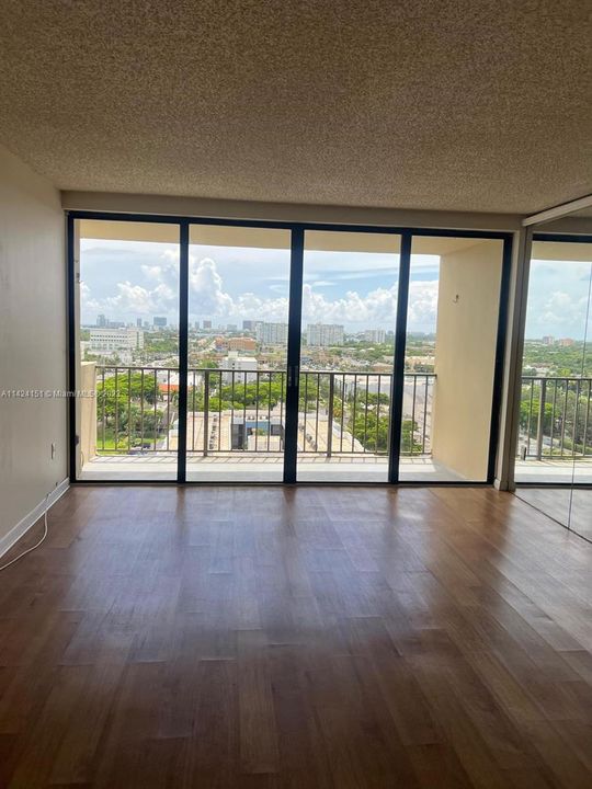 Recently Rented: $1,900 (1 beds, 1 baths, 782 Square Feet)