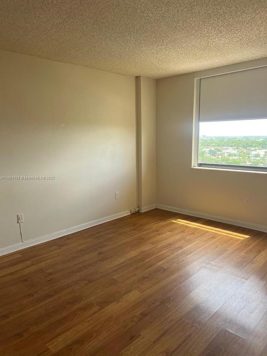 Recently Rented: $1,900 (1 beds, 1 baths, 782 Square Feet)