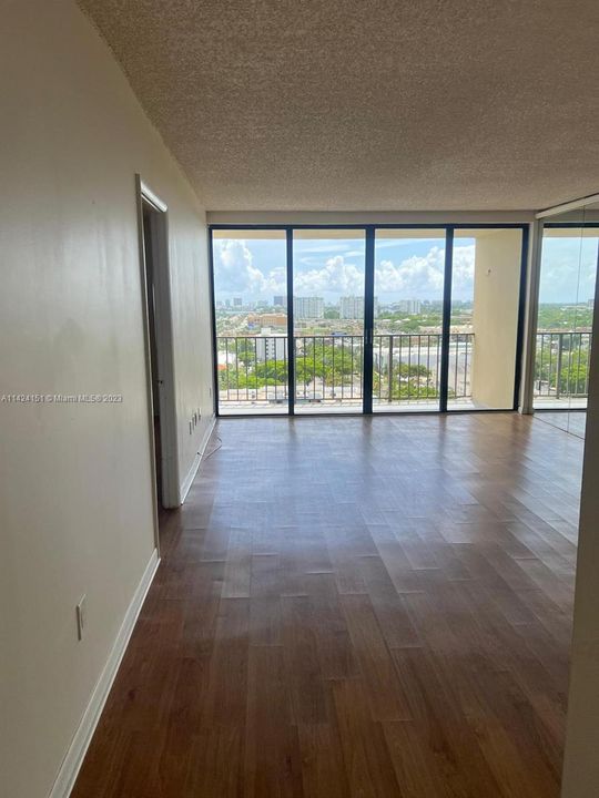 Recently Rented: $1,900 (1 beds, 1 baths, 782 Square Feet)