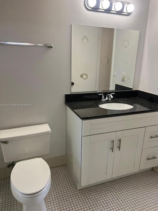 Recently Rented: $1,900 (1 beds, 1 baths, 782 Square Feet)