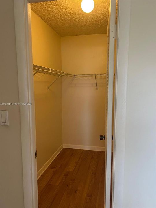 Recently Rented: $1,900 (1 beds, 1 baths, 782 Square Feet)