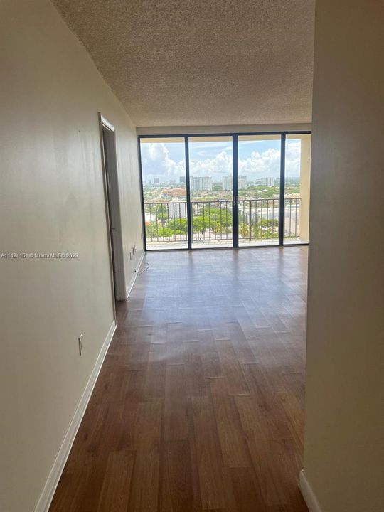 Recently Rented: $1,900 (1 beds, 1 baths, 782 Square Feet)