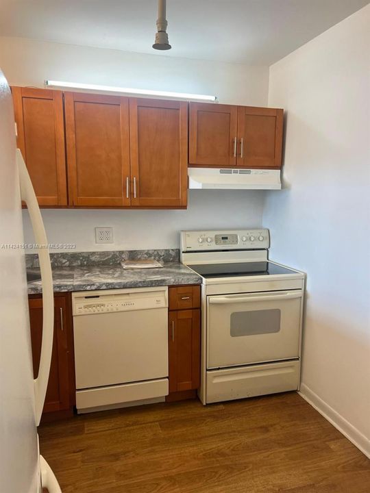 Recently Rented: $1,900 (1 beds, 1 baths, 782 Square Feet)