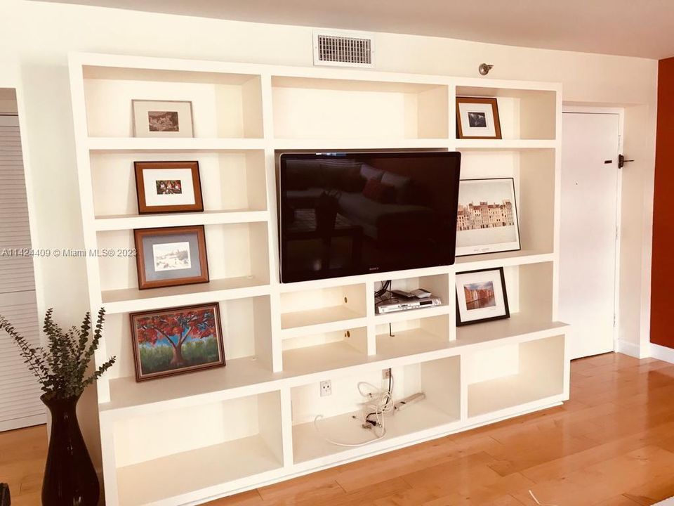 Recently Rented: $3,450 (2 beds, 2 baths, 1165 Square Feet)