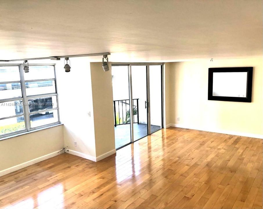 Recently Rented: $3,450 (2 beds, 2 baths, 1165 Square Feet)