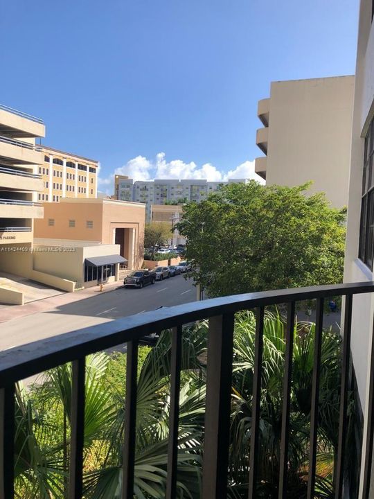 Recently Rented: $3,450 (2 beds, 2 baths, 1165 Square Feet)