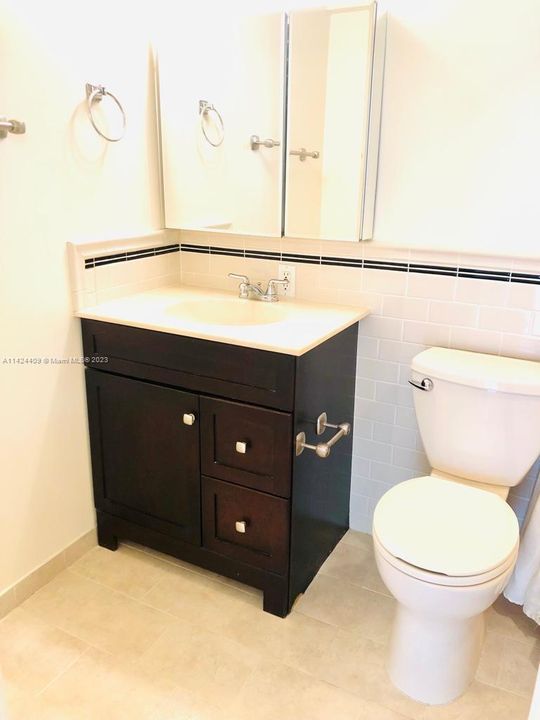 Recently Rented: $3,450 (2 beds, 2 baths, 1165 Square Feet)