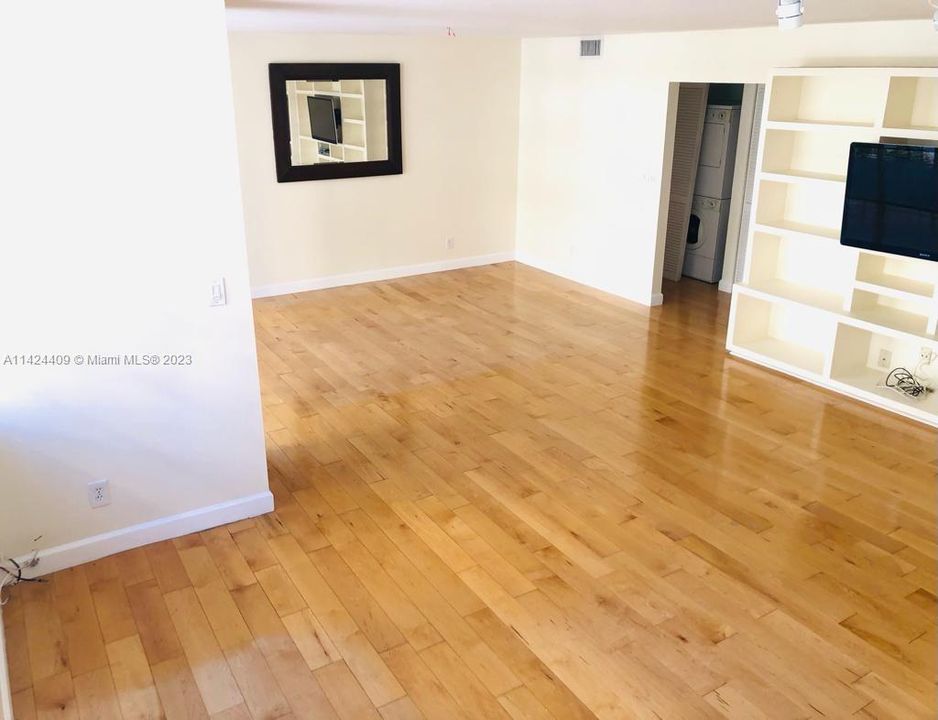 Recently Rented: $3,450 (2 beds, 2 baths, 1165 Square Feet)