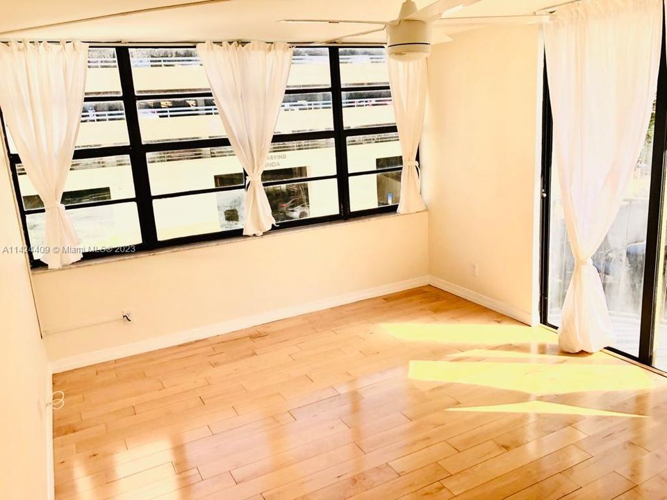 Recently Rented: $3,450 (2 beds, 2 baths, 1165 Square Feet)