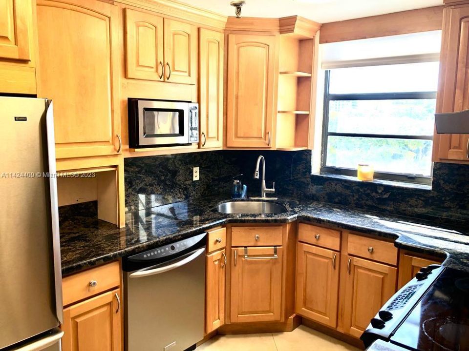 Recently Rented: $3,450 (2 beds, 2 baths, 1165 Square Feet)