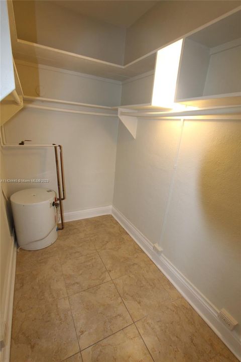 最近租的: $1,100 (1 贝兹, 1 浴室, 255 平方英尺)