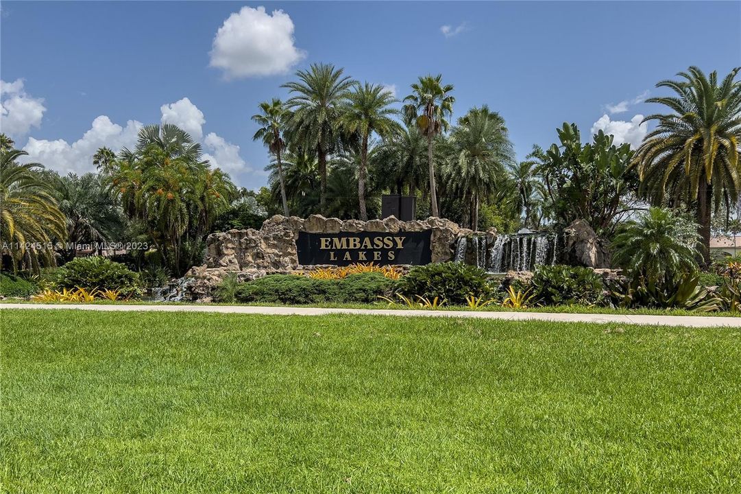 Guard gated community 24/7.