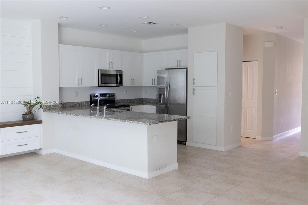 Недавно арендовано: $3,200 (3 спален, 2 ванн, 1770 Квадратных фут)