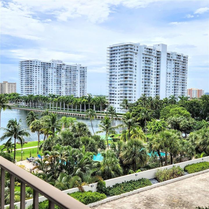 Recently Sold: $289,500 (2 beds, 2 baths, 1210 Square Feet)