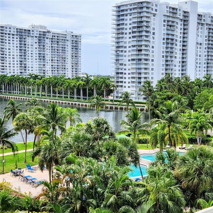 Recently Sold: $289,500 (2 beds, 2 baths, 1210 Square Feet)