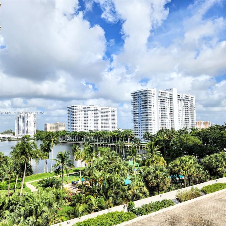 Recently Sold: $289,500 (2 beds, 2 baths, 1210 Square Feet)