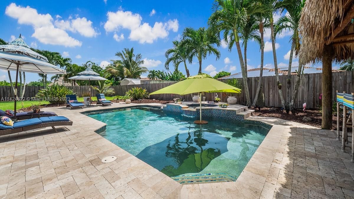 Recently Sold: $799,999 (4 beds, 3 baths, 2717 Square Feet)