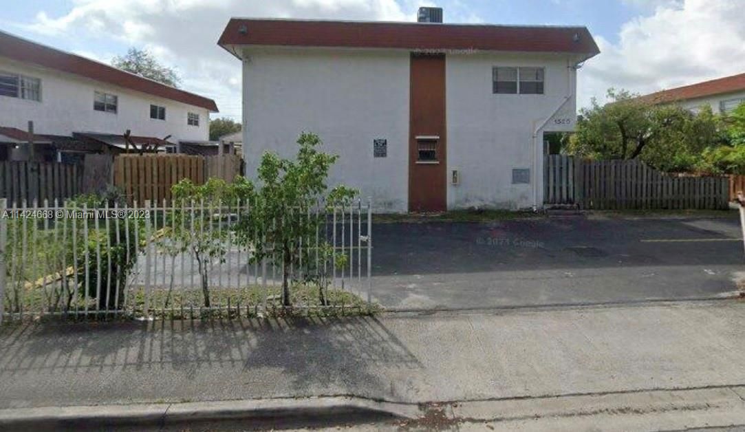 Vendido Recientemente: $195,000 (2 camas, 2 baños, 1075 Pies cuadrados)