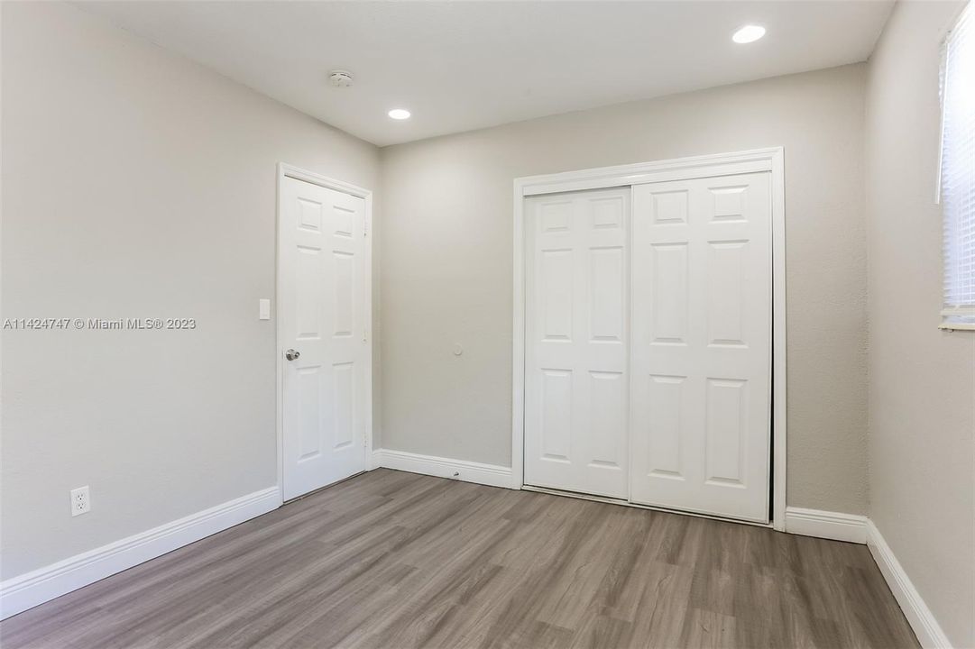 Recently Rented: $2,945 (3 beds, 1 baths, 1734 Square Feet)