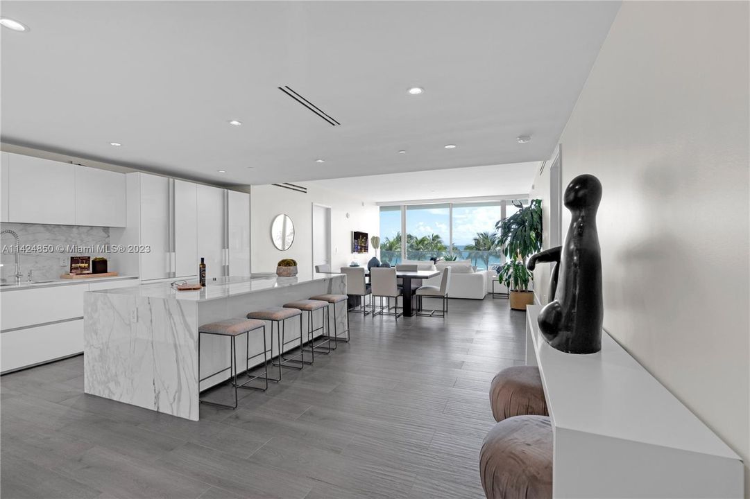 Recently Sold: $5,650,000 (2 beds, 3 baths, 2019 Square Feet)