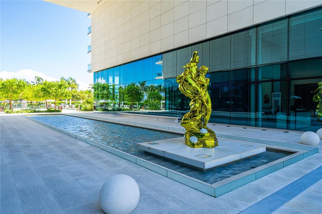 Recently Sold: $5,650,000 (2 beds, 3 baths, 2019 Square Feet)