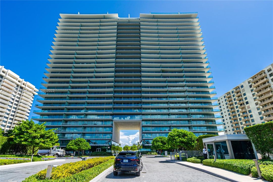 Recently Sold: $5,650,000 (2 beds, 3 baths, 2019 Square Feet)