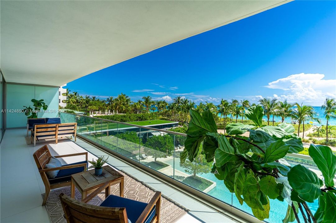 Recently Sold: $5,650,000 (2 beds, 3 baths, 2019 Square Feet)