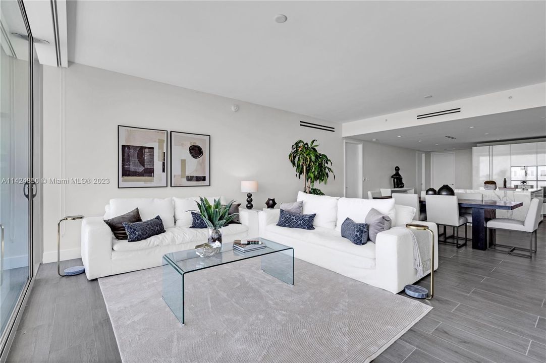 Recently Sold: $5,650,000 (2 beds, 3 baths, 2019 Square Feet)