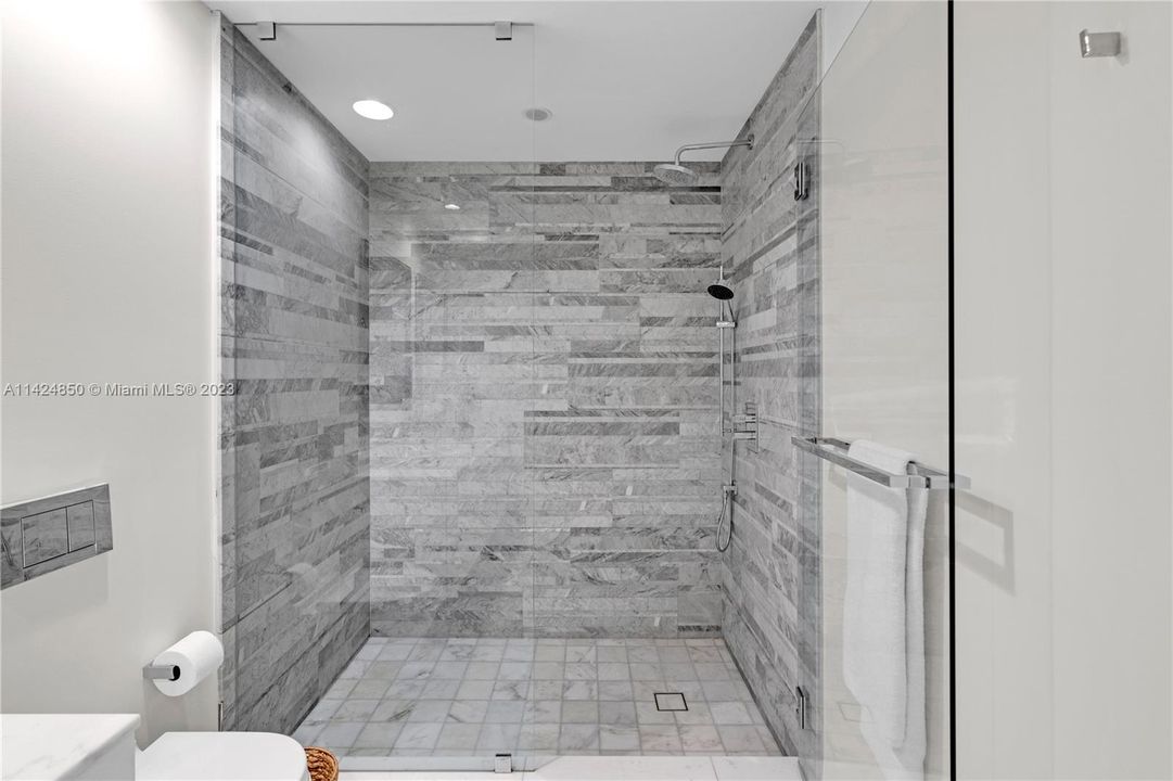 Recently Sold: $5,650,000 (2 beds, 3 baths, 2019 Square Feet)