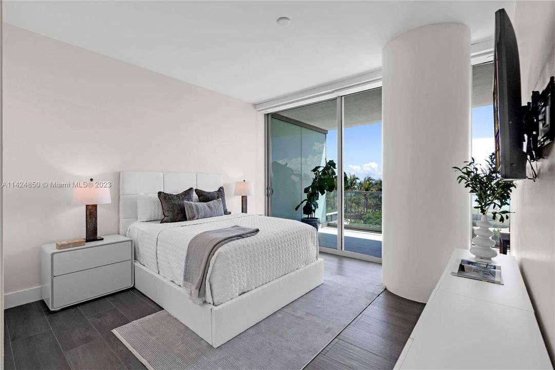 Recently Sold: $5,650,000 (2 beds, 3 baths, 2019 Square Feet)
