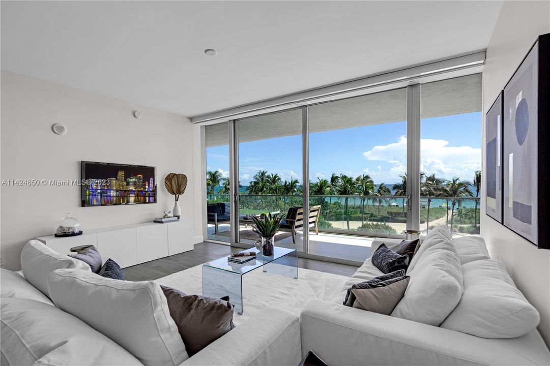 Recently Sold: $5,650,000 (2 beds, 3 baths, 2019 Square Feet)