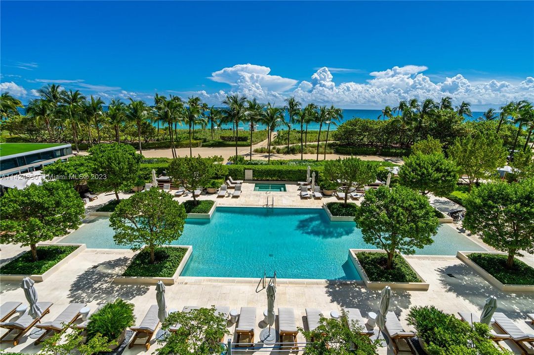 Recently Sold: $5,650,000 (2 beds, 3 baths, 2019 Square Feet)