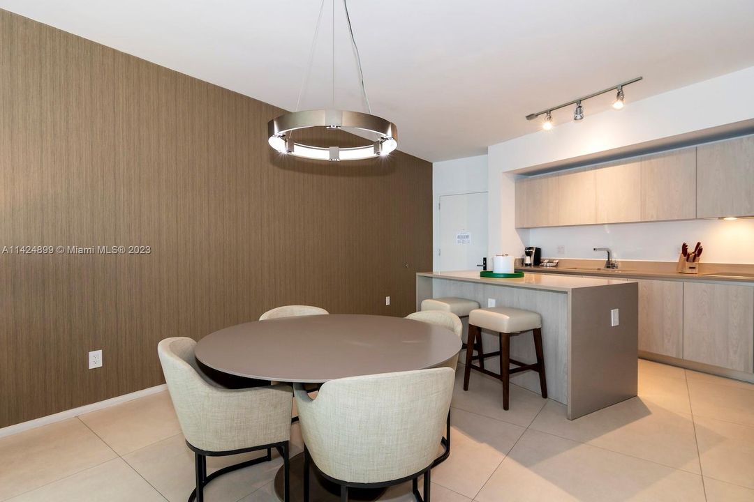 Recently Sold: $674,500 (1 beds, 1 baths, 841 Square Feet)