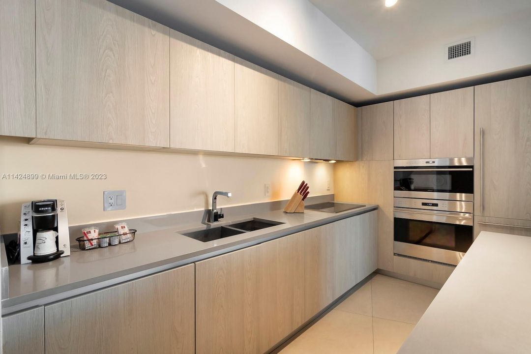 Recently Sold: $674,500 (1 beds, 1 baths, 841 Square Feet)