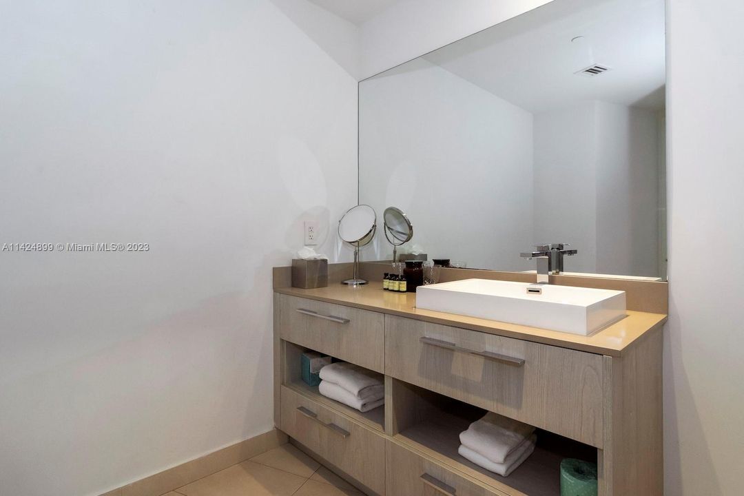 Recently Sold: $674,500 (1 beds, 1 baths, 841 Square Feet)