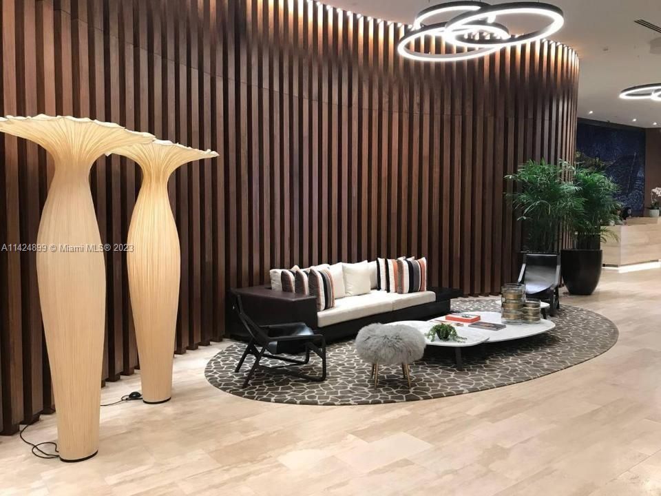 Recently Sold: $674,500 (1 beds, 1 baths, 841 Square Feet)