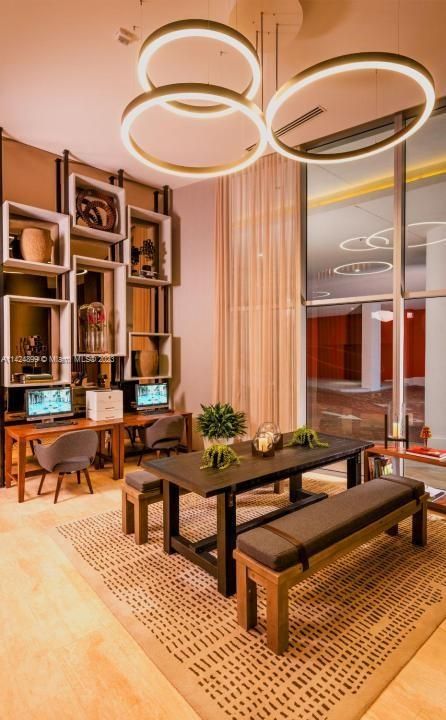 Recently Sold: $674,500 (1 beds, 1 baths, 841 Square Feet)