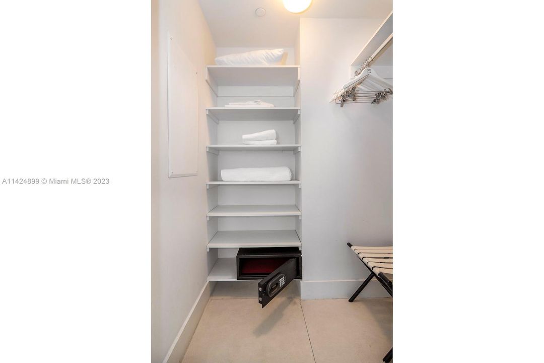 Recently Sold: $674,500 (1 beds, 1 baths, 841 Square Feet)